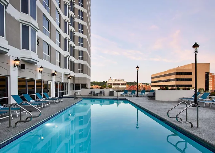 Hilton Kansas City Country Club Plaza